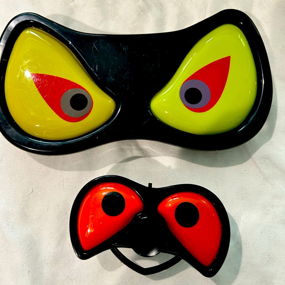 Spooky Blinking Halloween Eyes